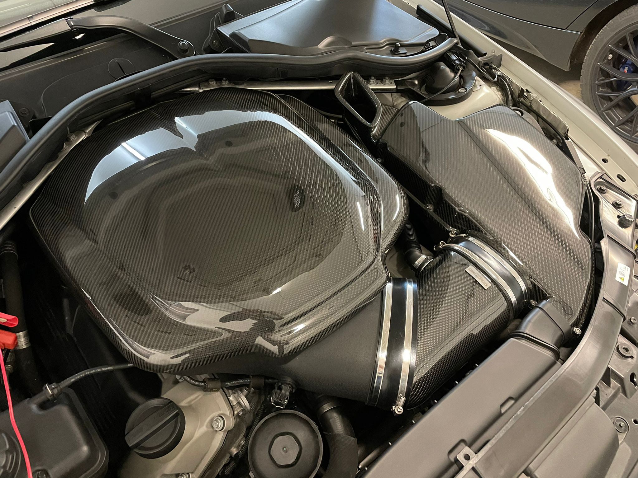 Carbon Ansaugrohr kompatibel mit BMW E90/92 M3
