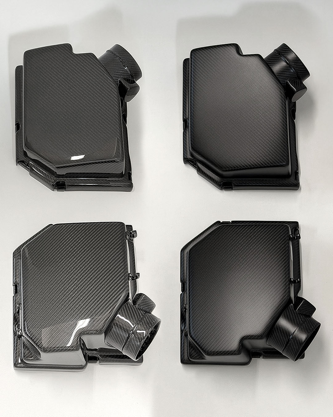 Set aus zwei Carboproject Prepreg Carbon Luftfiltergehäusen für den BMW S85 V10 Motor (E60 M5 / E63 M6).