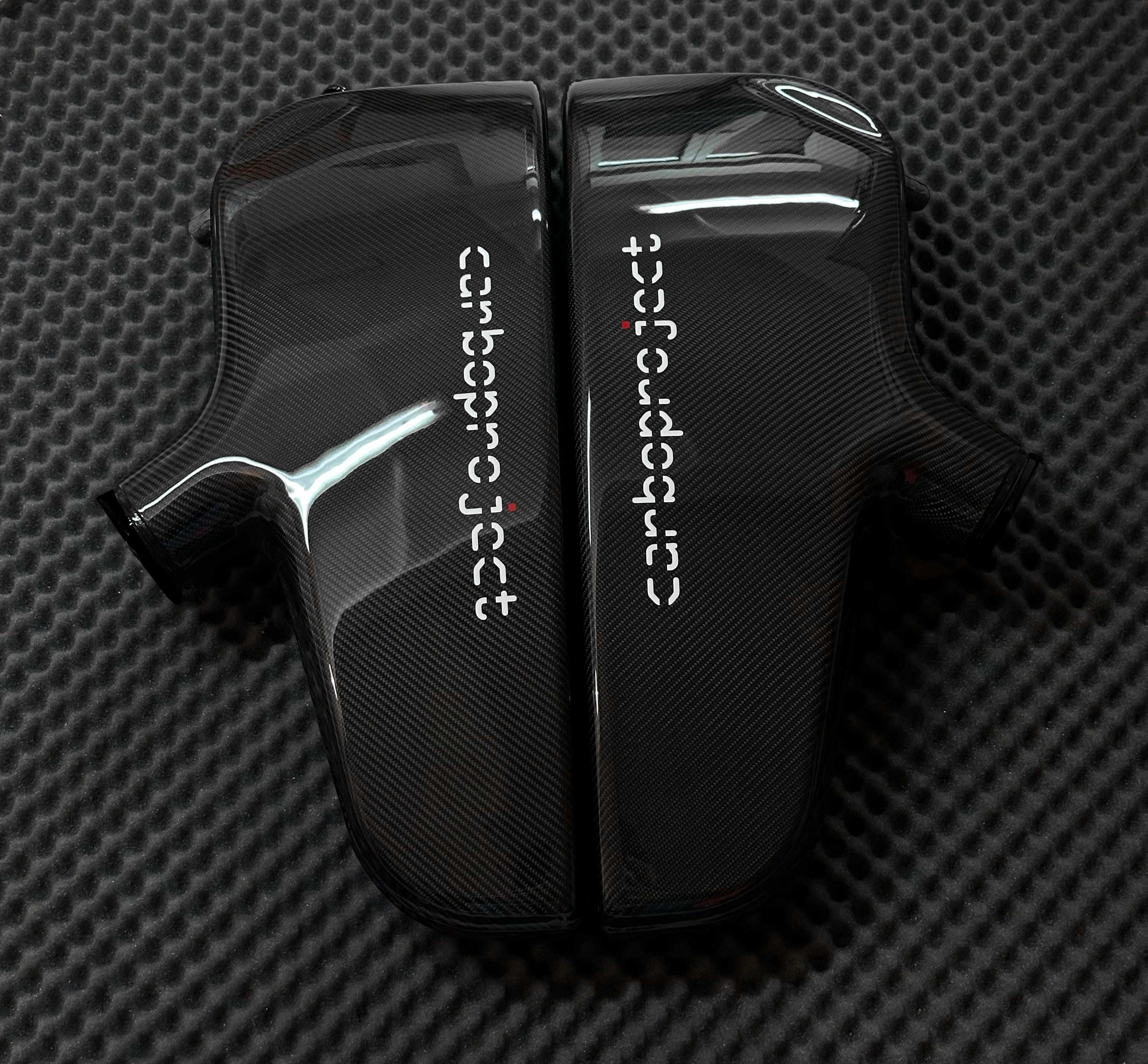Carboproject Prepreg Carbon Airbox für BMW E60 M5 und E63 M6 – High-End Sammlergehäuse für den S85 V10 Motor mit perfektem Kohlefaser-Finish.