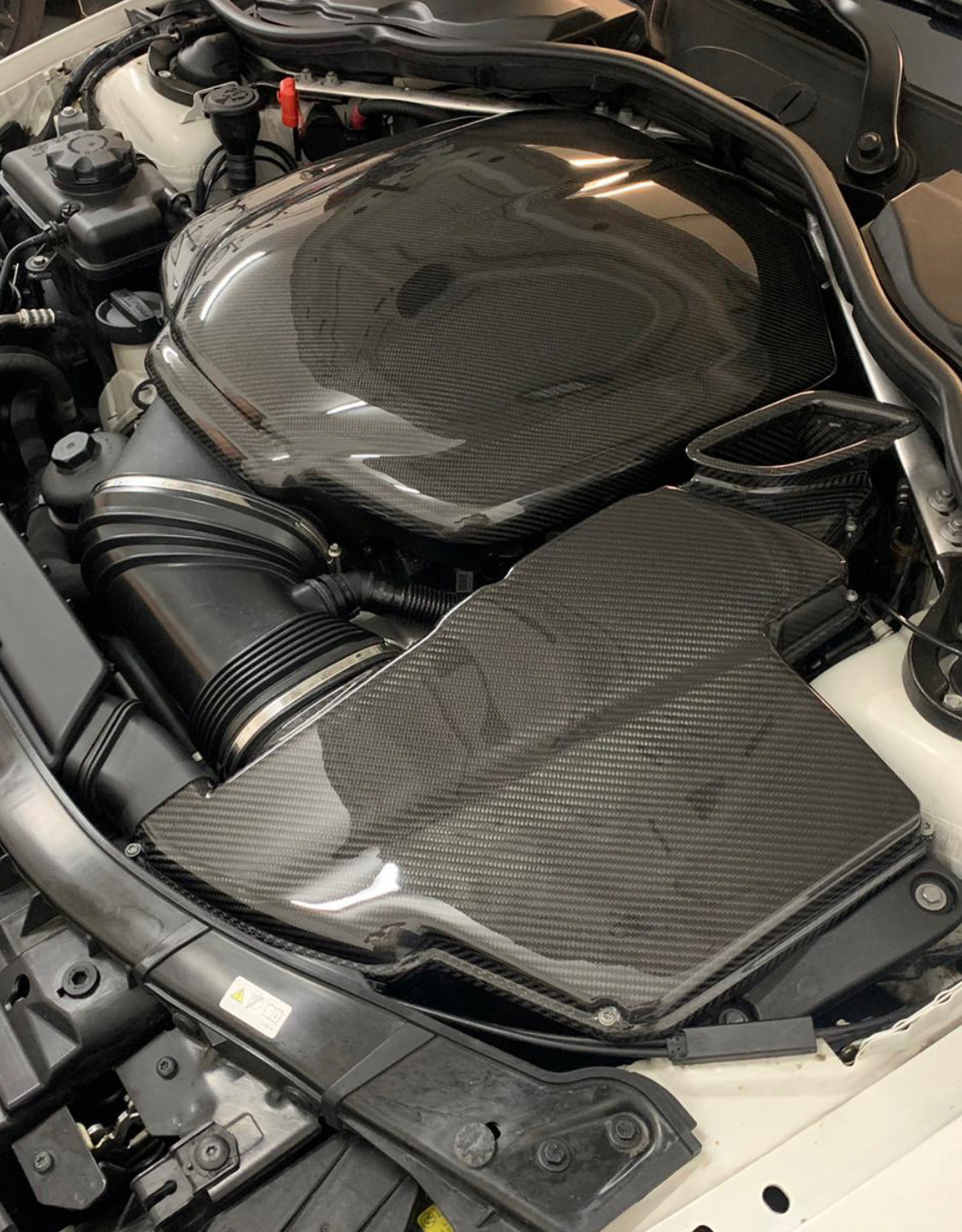 <transcy>Air Filter Cover compatible with BMW E9X M3</transcy>