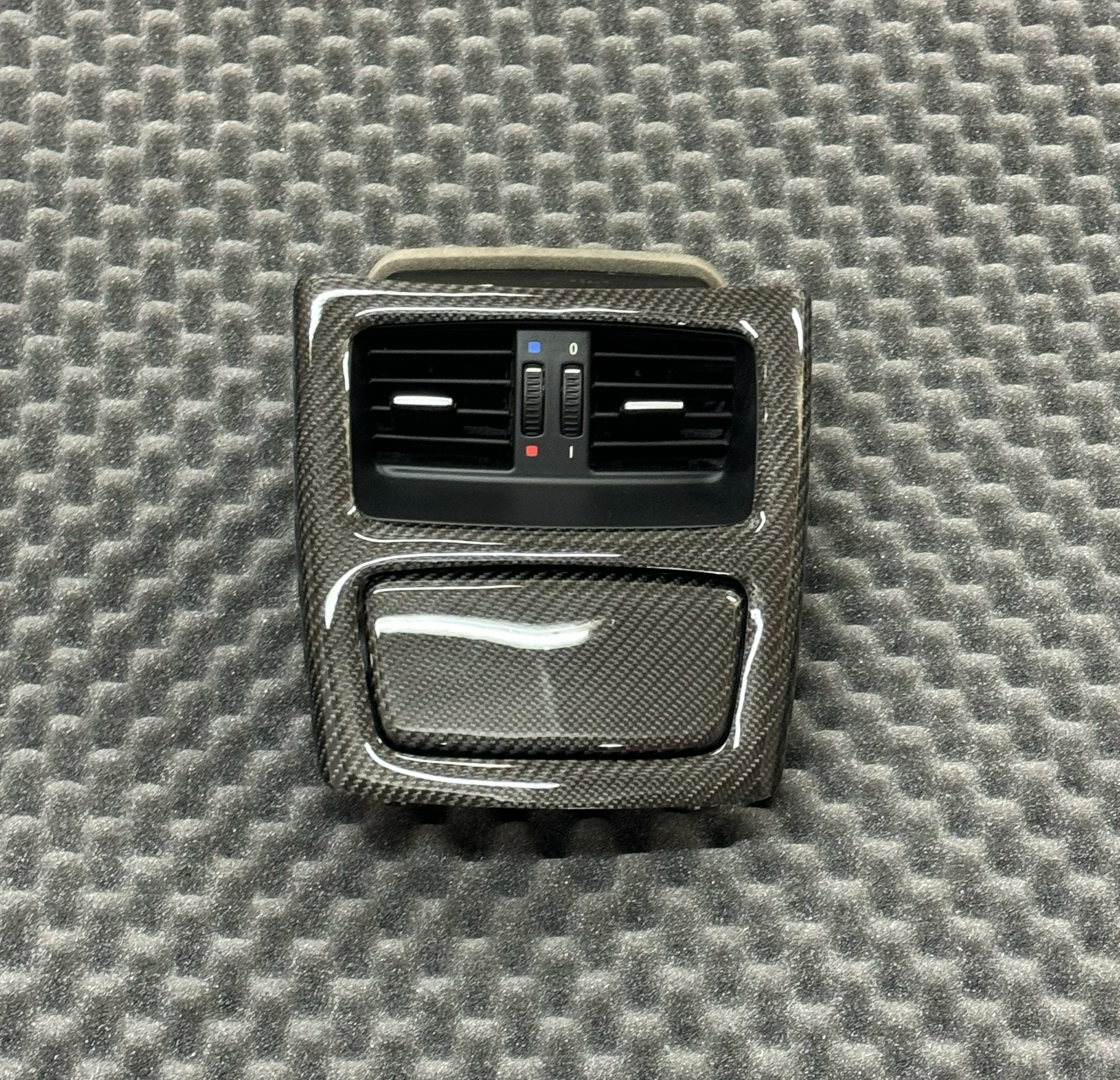 CARBON REAR CENTER CONSOLE FOR THE BMW E90/92/93 M3