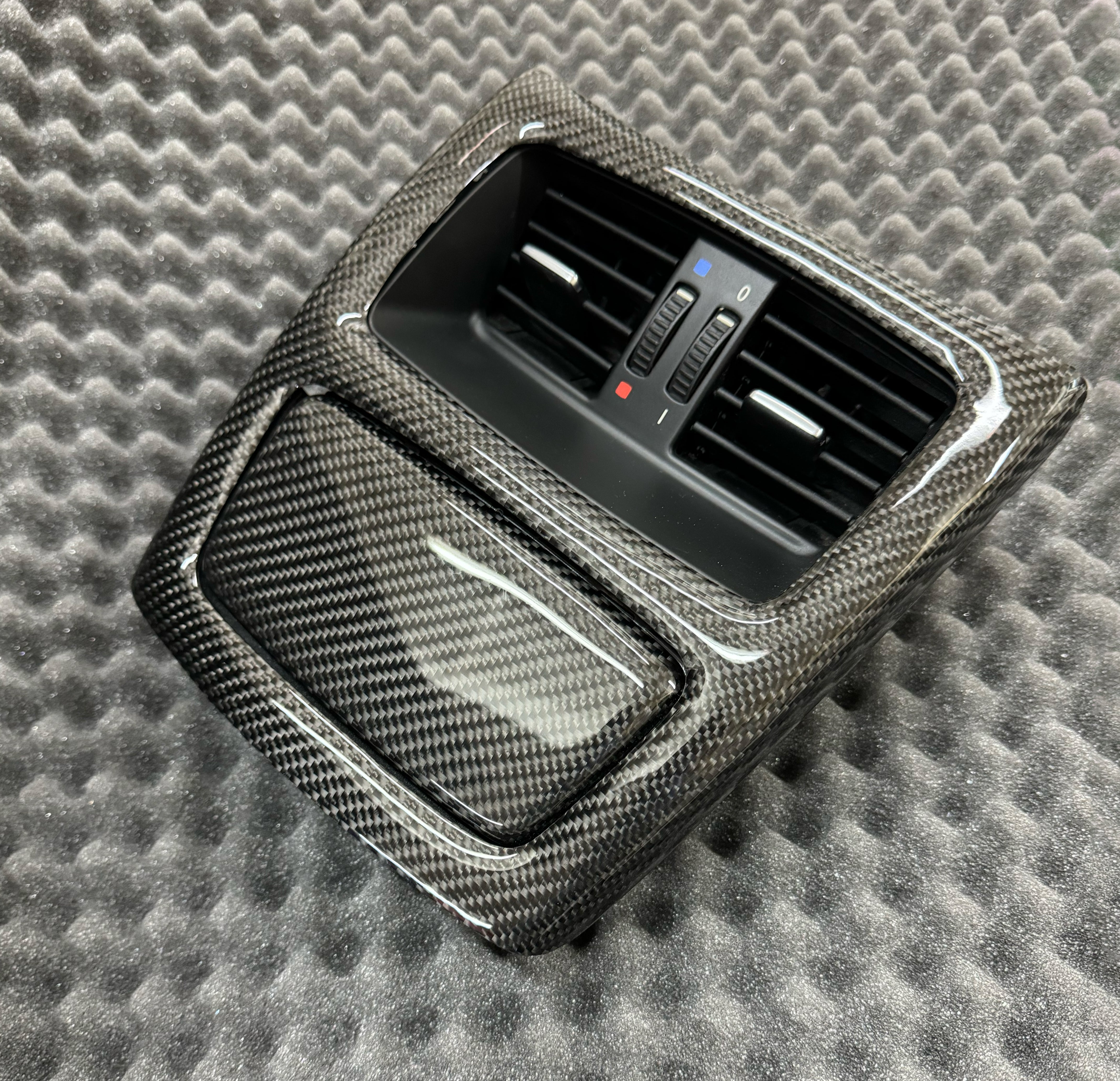 CARBON REAR CENTER CONSOLE FOR THE BMW E90/92/93 M3