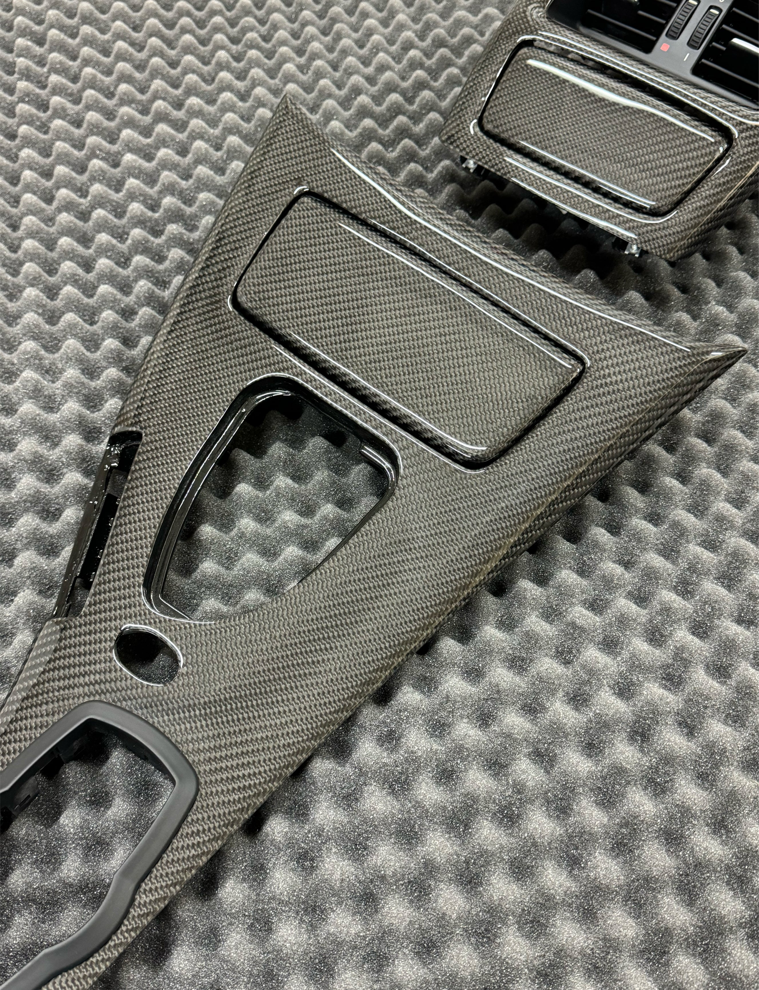 CARBON CENTER CONSOLE FOR THE BMW E90/92/93 M3