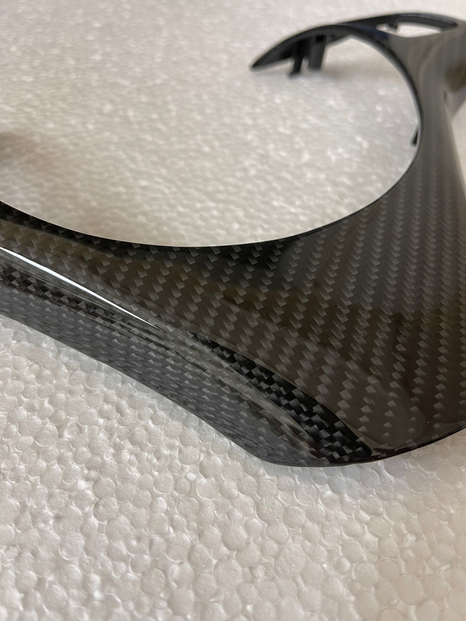 Carbon steering wheel clip for the BMW E90 / 91/92