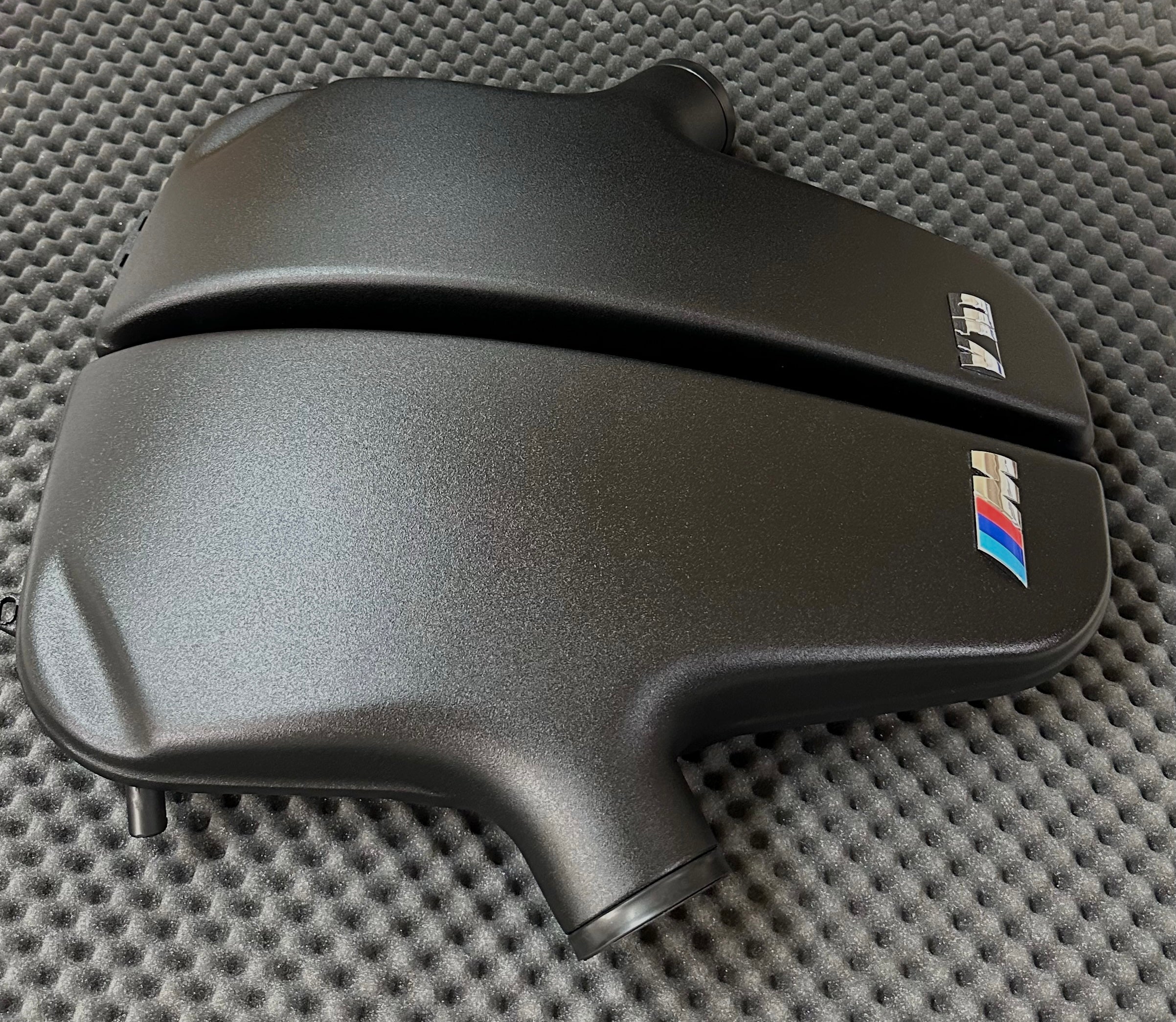 Carbon airbox for the BMW E60 / E61 / E63 M5 M6